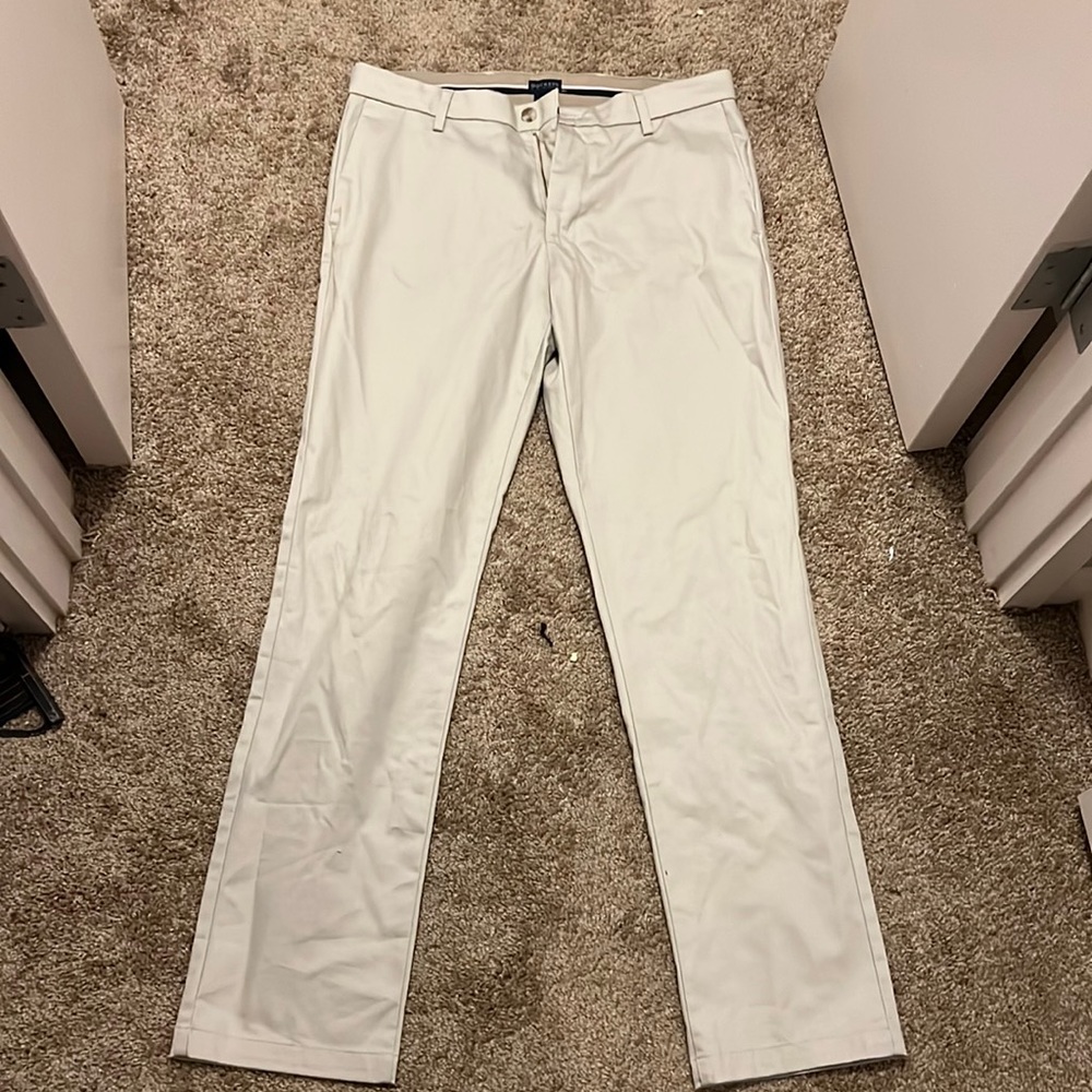 Dockers Slim Fit Signature Khaki in Light Tan Color Size 33x32